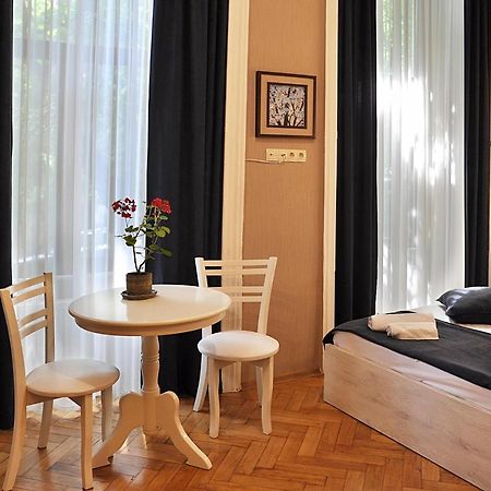 Hb Apartments Mari Brose ティビリシ エクステリア 写真