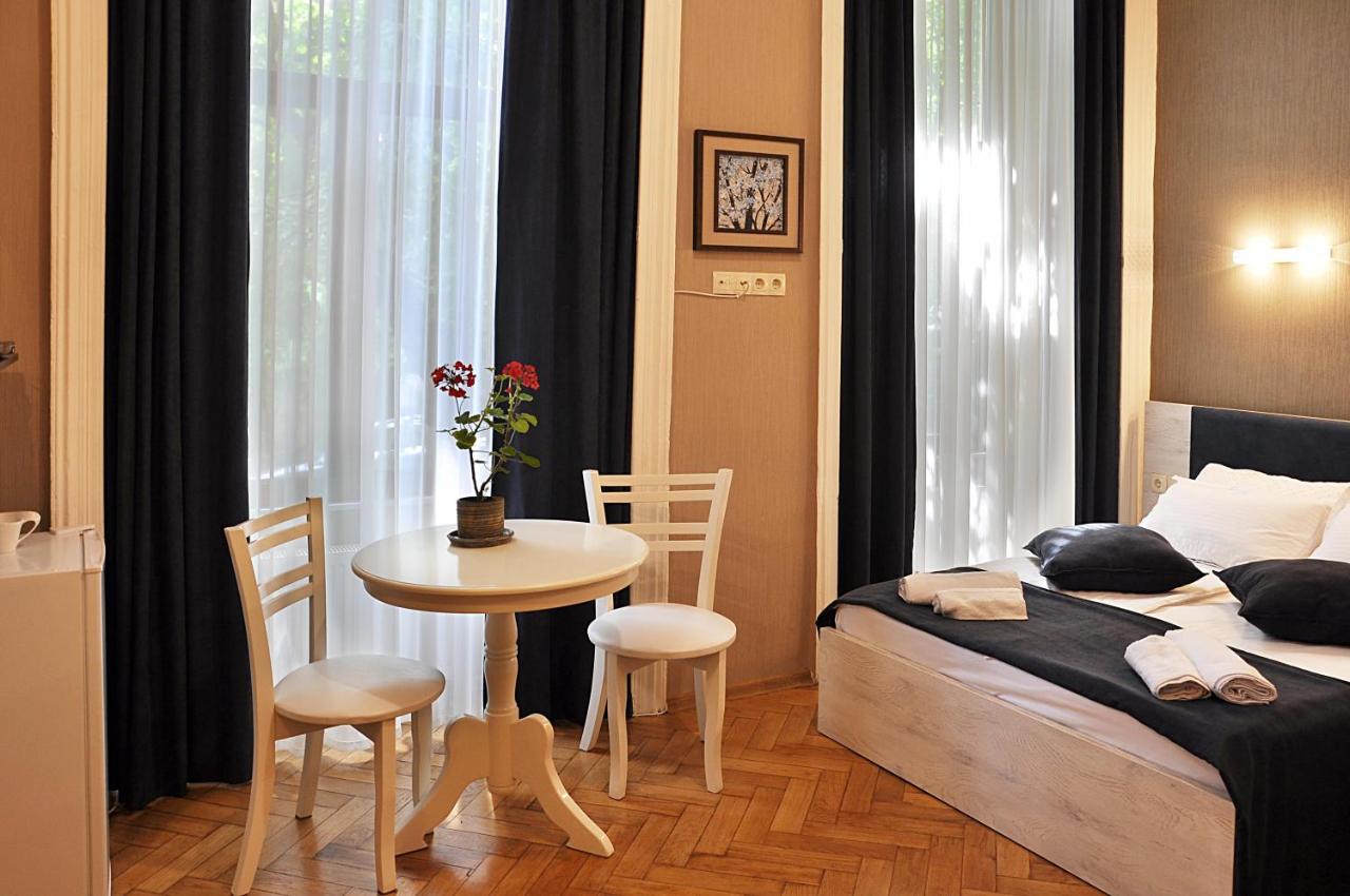 Hb Apartments Mari Brose ティビリシ エクステリア 写真