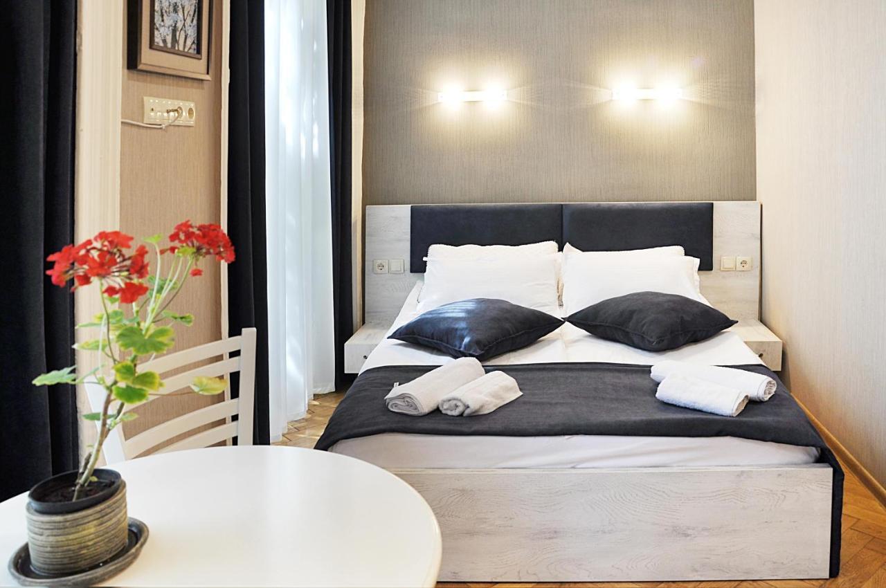 Hb Apartments Mari Brose ティビリシ エクステリア 写真