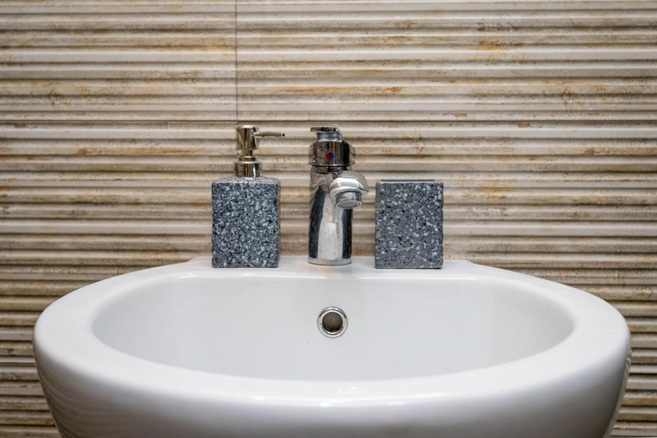Hb Apartments Mari Brose ティビリシ エクステリア 写真
