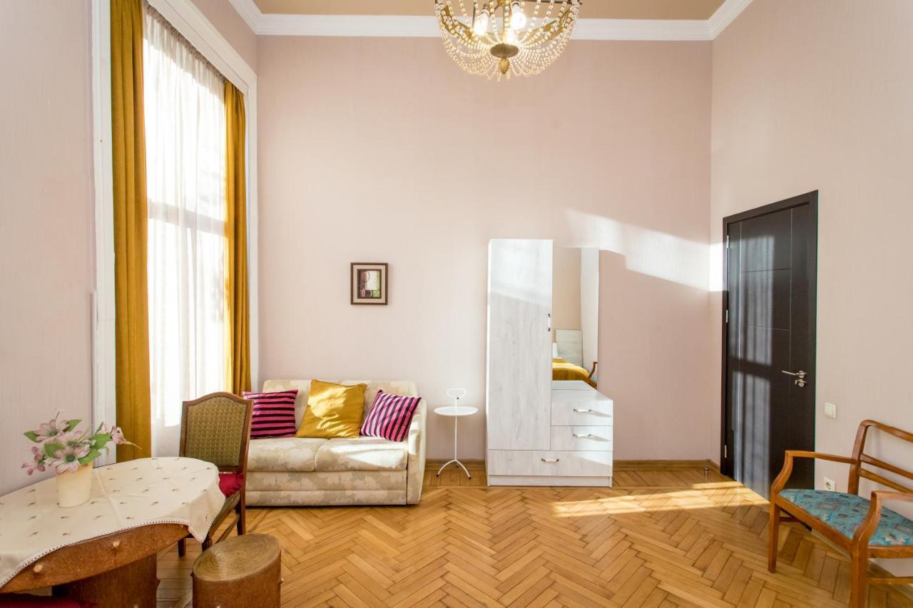 Hb Apartments Mari Brose ティビリシ エクステリア 写真